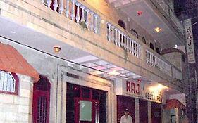 Hotel Raj Bed & Breakfast